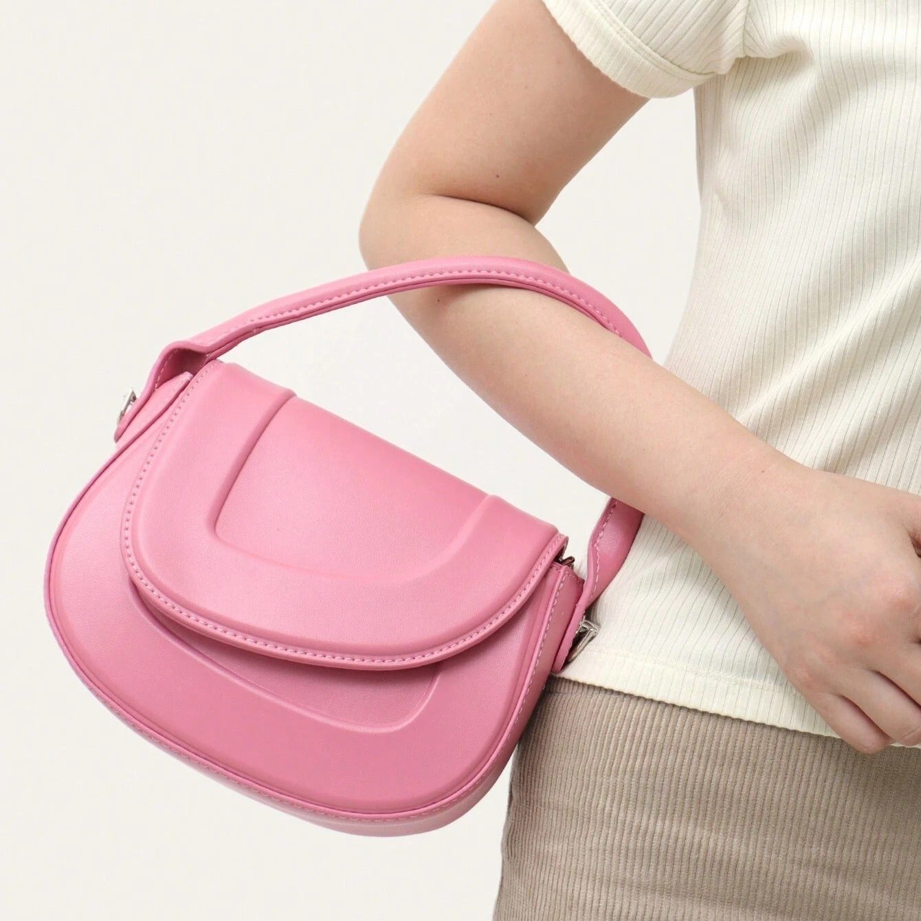 Charlotte - Bolso Saddle de cuero con estilo