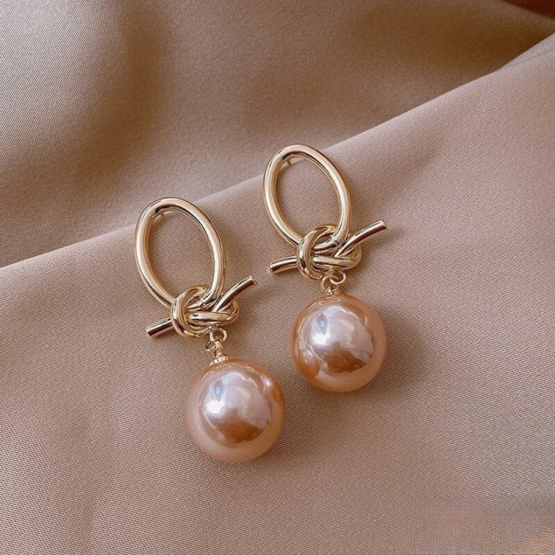 Elegantes pendientes colgantes de perlas rosas