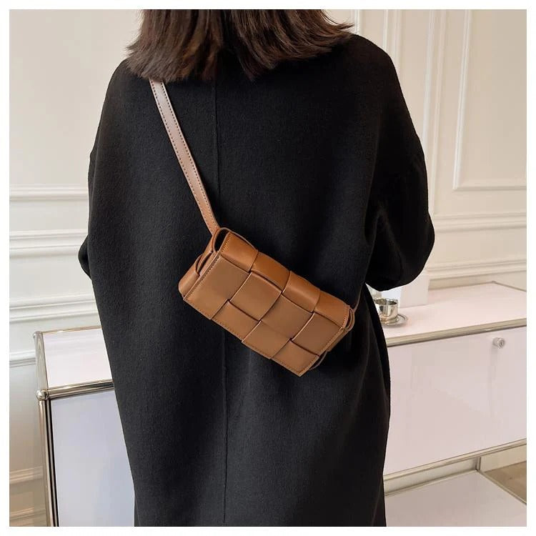 Alyssa - Elegante bolso de cuero con cinturón