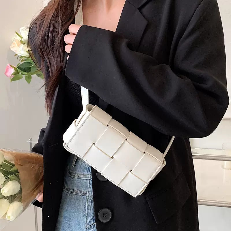 Alyssa - Elegante bolso de cuero con cinturón