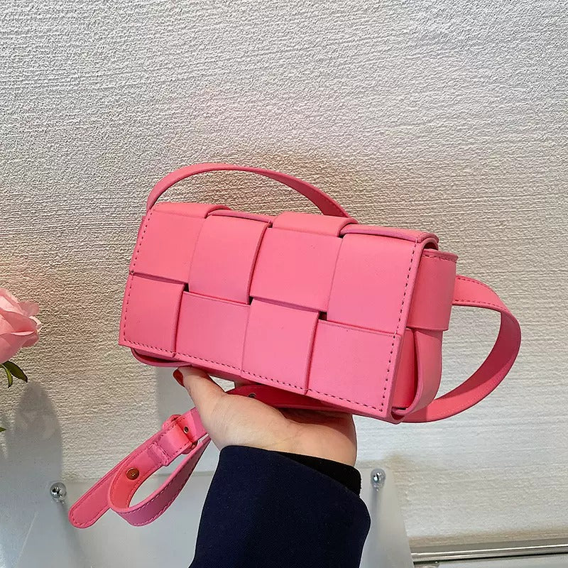 Alyssa - Elegante bolso de cuero con cinturón