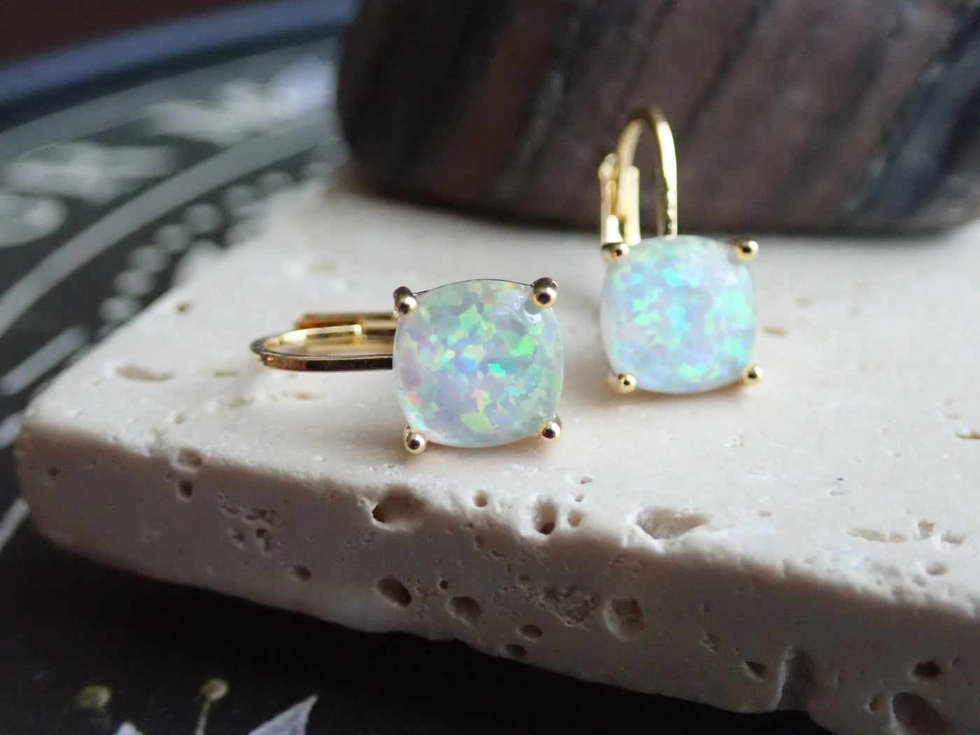 Pendientes cuadrados vintage de ópalo blanco 