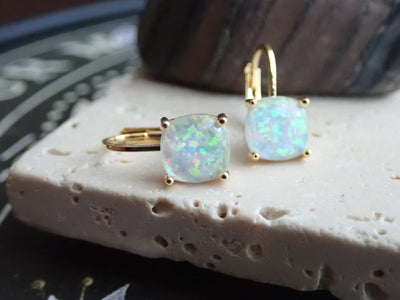 Pendientes cuadrados vintage de ópalo blanco 