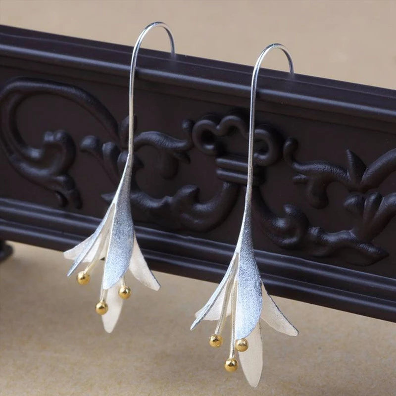 Pendientes largos florales de plata 