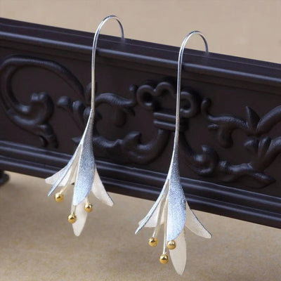 Pendientes largos florales de plata 