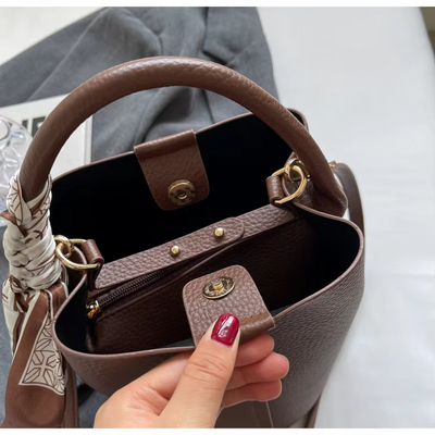 Rose - Bolso de cuero estilo cubo con un toque moderno