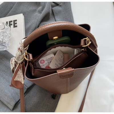 Rose - Bolso de cuero estilo cubo con un toque moderno