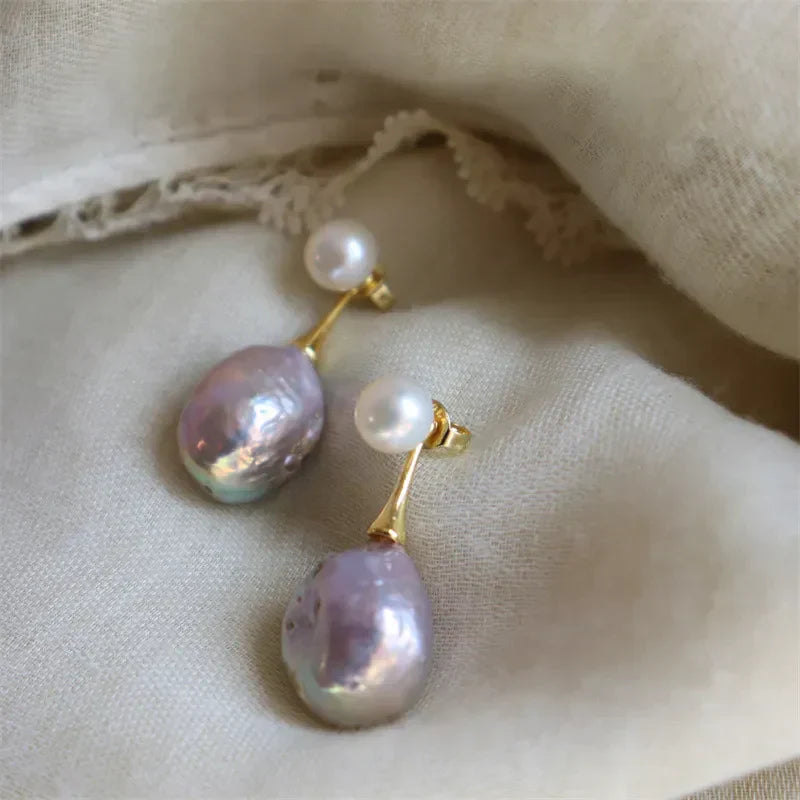 Exquisitos pendientes de perlas lilas