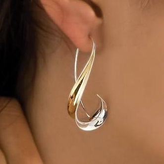 Pendientes de oro elegantes y atemporales 