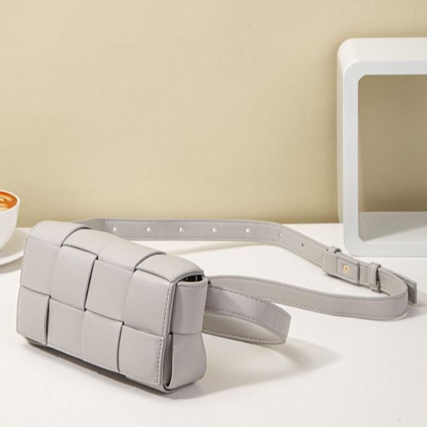 Alyssa - Elegante bolso de cuero con cinturón