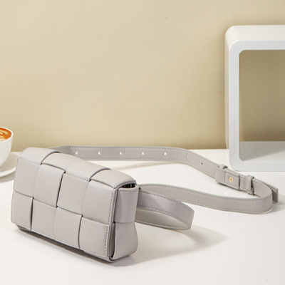 Alyssa - Elegante bolso de cuero con cinturón