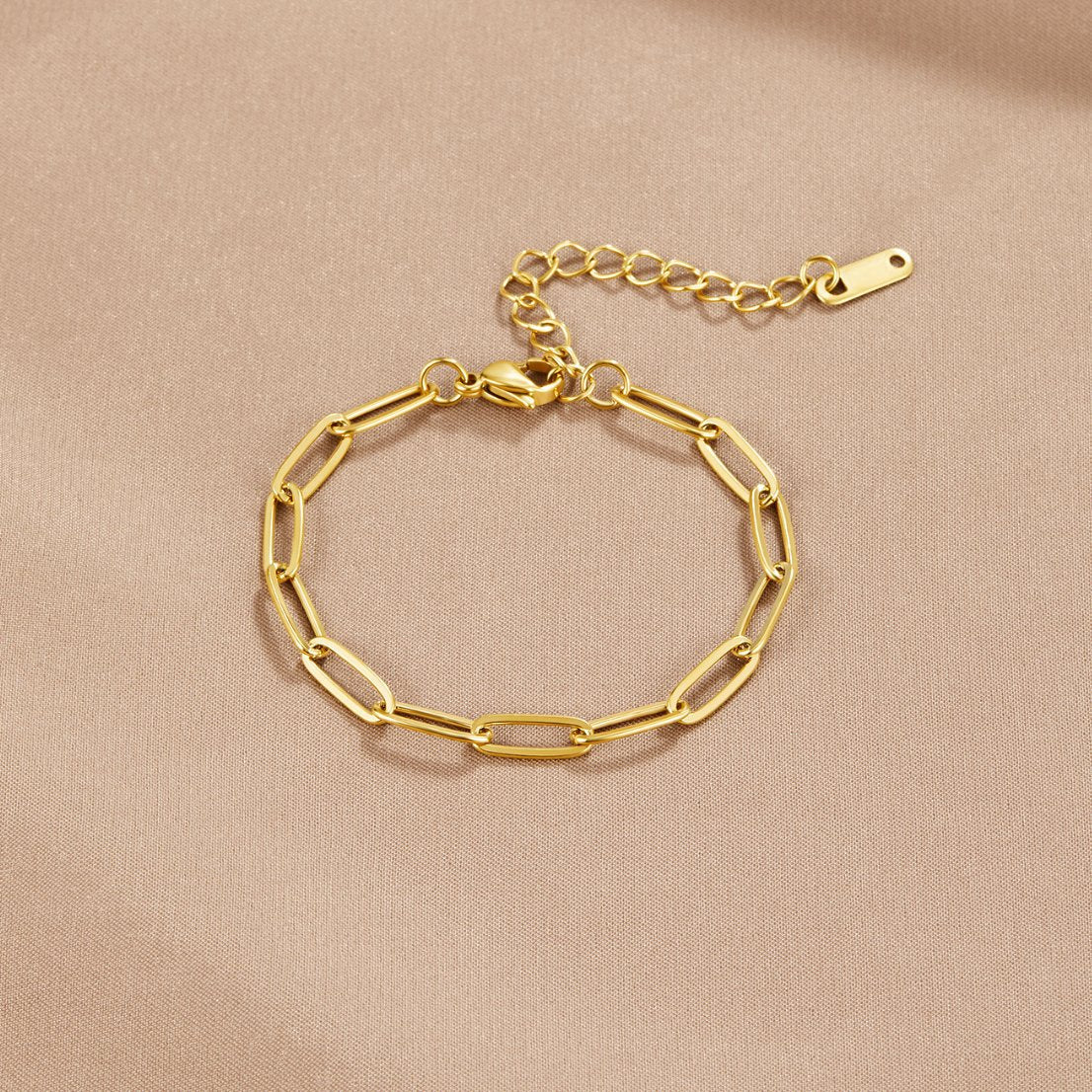 Pulsera de oro con clip