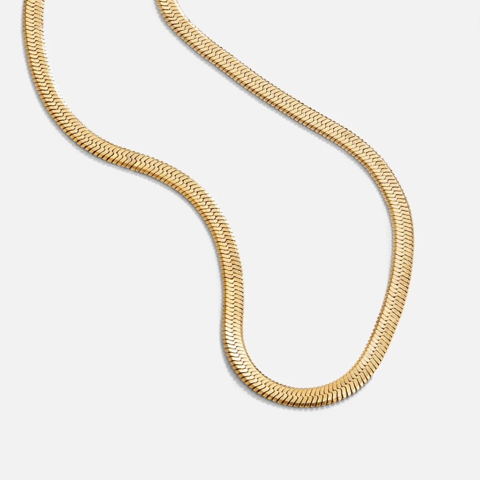 Collar de oro con cadena de serpiente