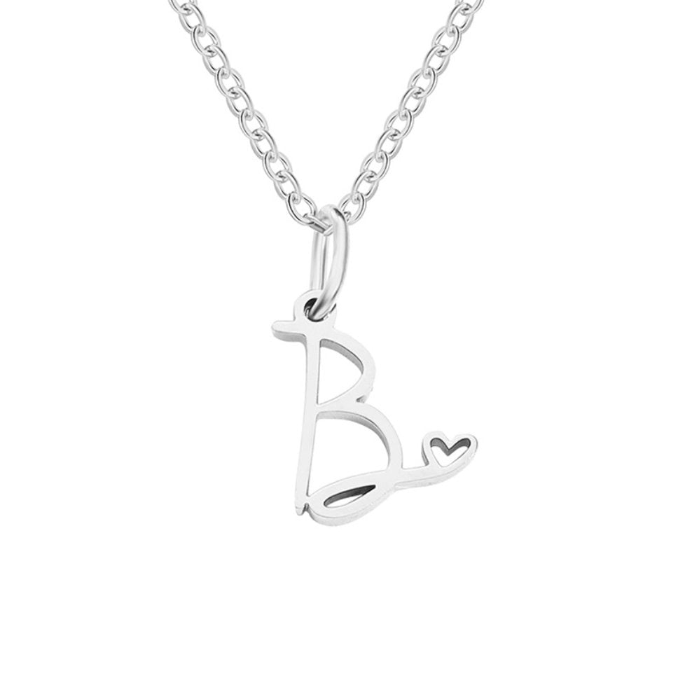 Collar de corazón con letras de plata
