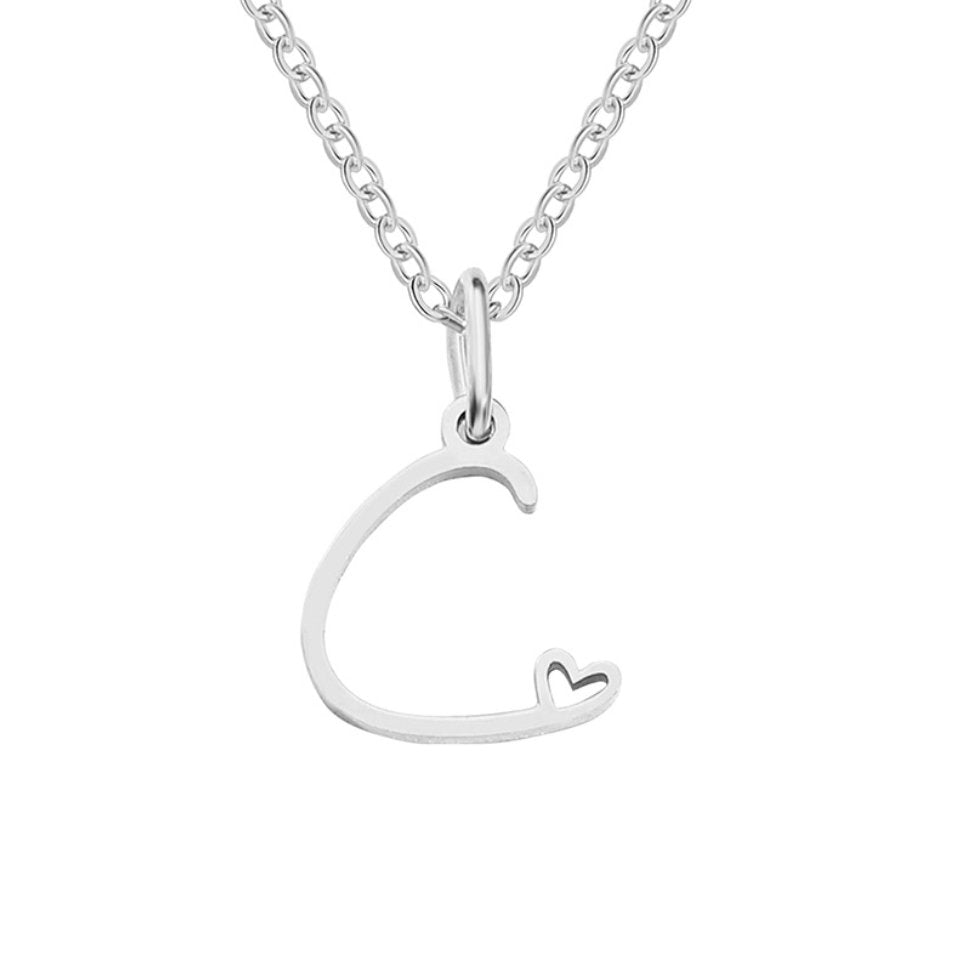 Collar de corazón con letras de plata